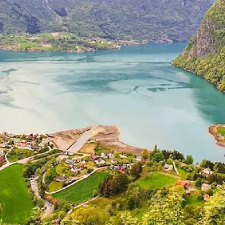 In Vik I Sogn With Jacuzzi Åse